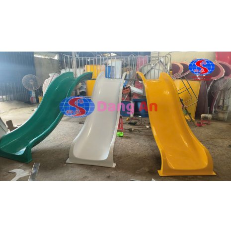 thi công máng trượt hồ bơi mini